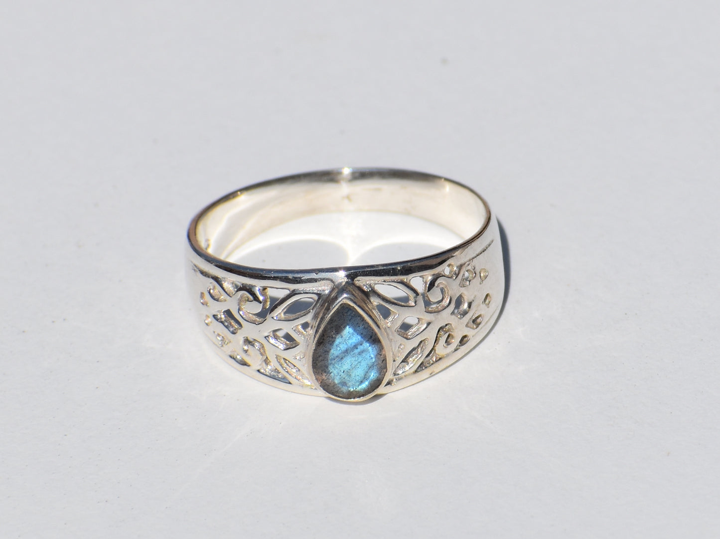Rainbow Labradorite Ring, Stackable Minimalist Ring, Handcrafted Jewelry, Birthstone Jewelry, Healing Jewelry, Wedding Ring, Statement Ring