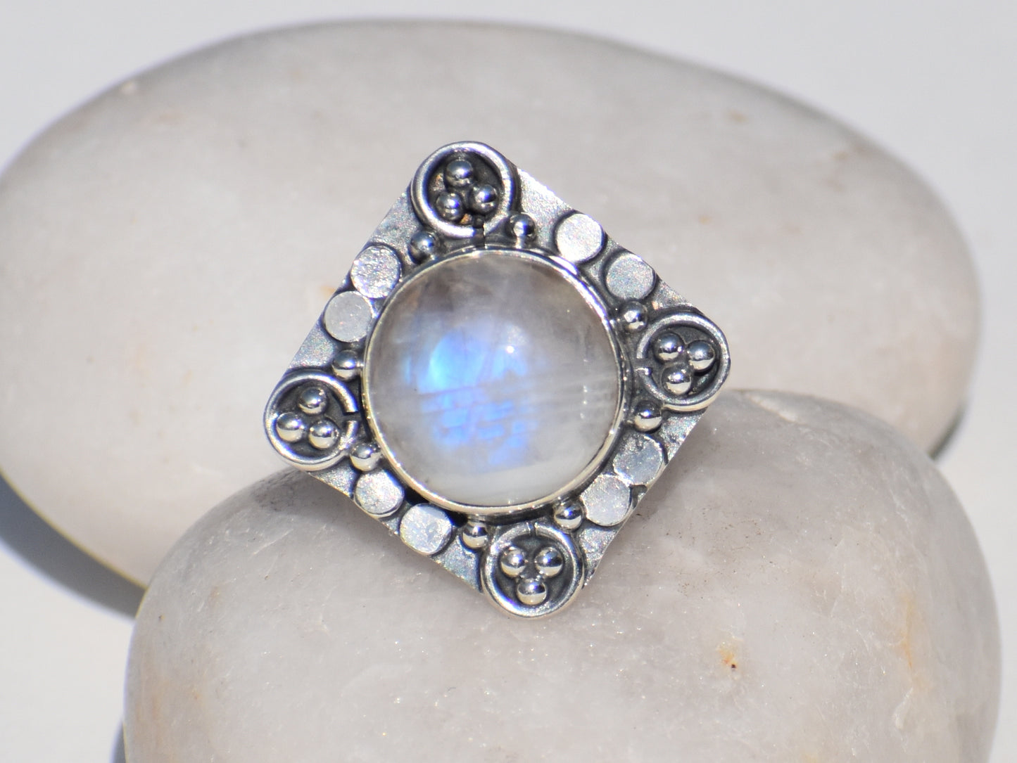 Rainbow Moonstone Ring, Birthstone Ring, Round Gemstone, Statement Ring, Women's Jewelry, Boho Ring, Vintage Ring, Gift For Her, Silver Ring