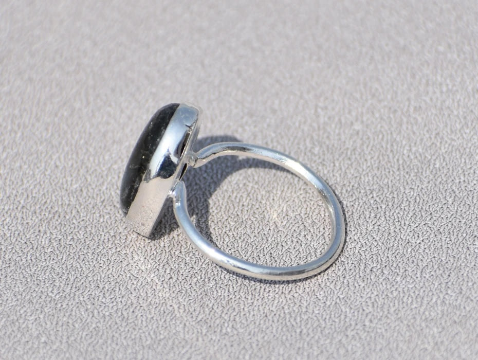 Oval Labradorite Ring, 925 Sterling Silver Ring, Natural Labradorite Ring, Green Labradorite Ring, Statement Ring, February Birthstone Ring