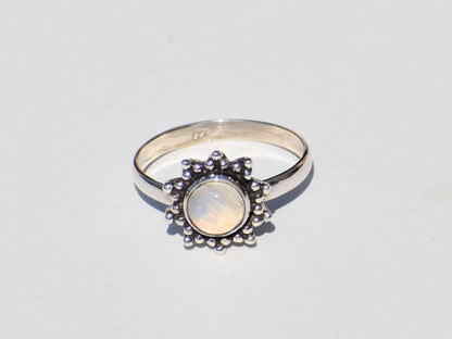 Rainbow Moonstone Ring, 925 Silver Ring, Round Gemstone, Natural Moonstone, Zodiac Ring, Unisex Ring, Bohemian Ring, Statement Ring, Jewelry