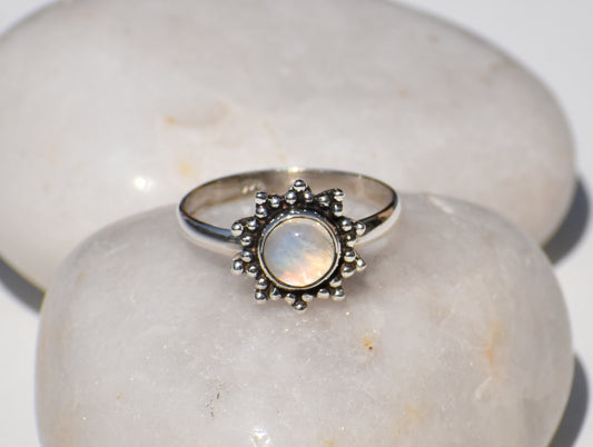 Rainbow Moonstone Ring, 925 Silver Ring, Round Gemstone, Natural Moonstone, Zodiac Ring, Unisex Ring, Bohemian Ring, Statement Ring, Jewelry