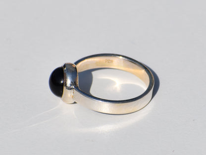 Black Onyx Ring, Round Black Onyx Ring, Sterling Silver Ring, Black Stone Ring, Healing Ring, Zodiac Ring, Women Solitaire ring