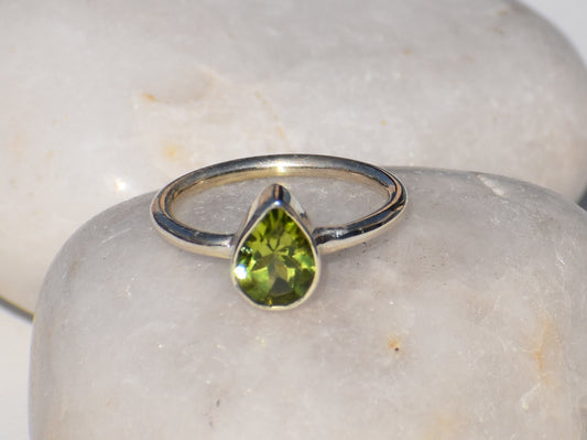 Peridot Ring, 925 Solid Sterling Silver, Peridot Quartz Gemstone, August Birthstone, Green Gemstone Ring, Statement Ring, Ring For Everyone