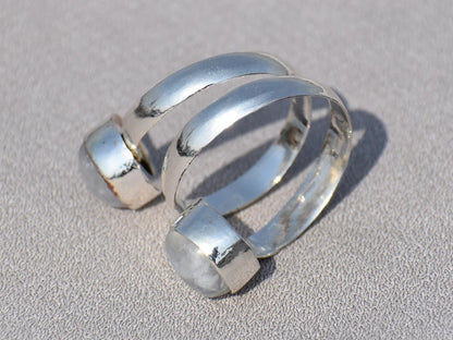 Moonstone Ring, Spiral Ring, Adjustable Ring, Sterling Silver Ring, Handmade Ring, Coil Ring, Natural Moonstone, Round Moonstone, Gift Ring